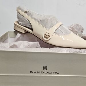 Bandolino Women's Cream Flats